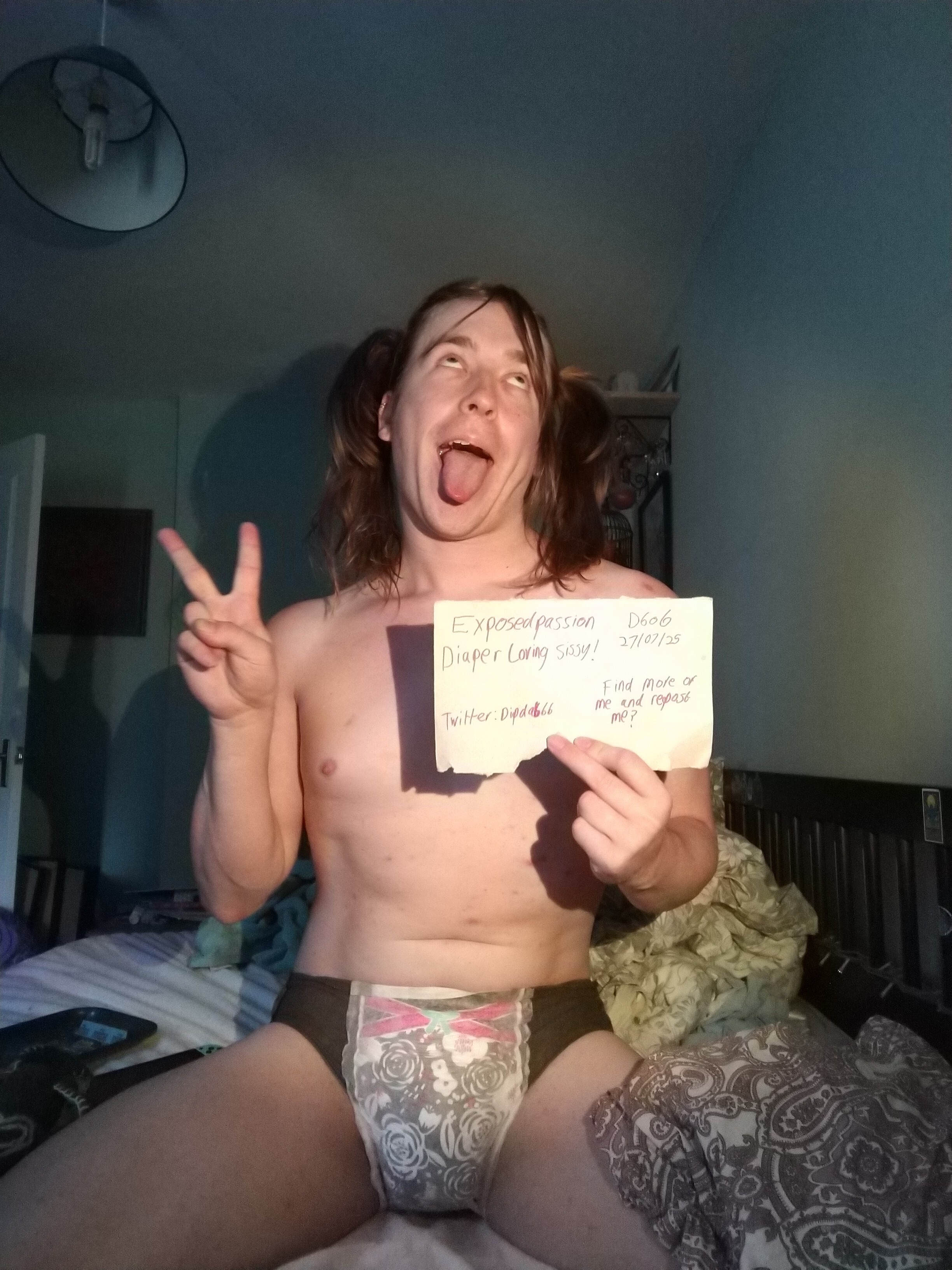 D606 - I Love Showing Off My Nappies!