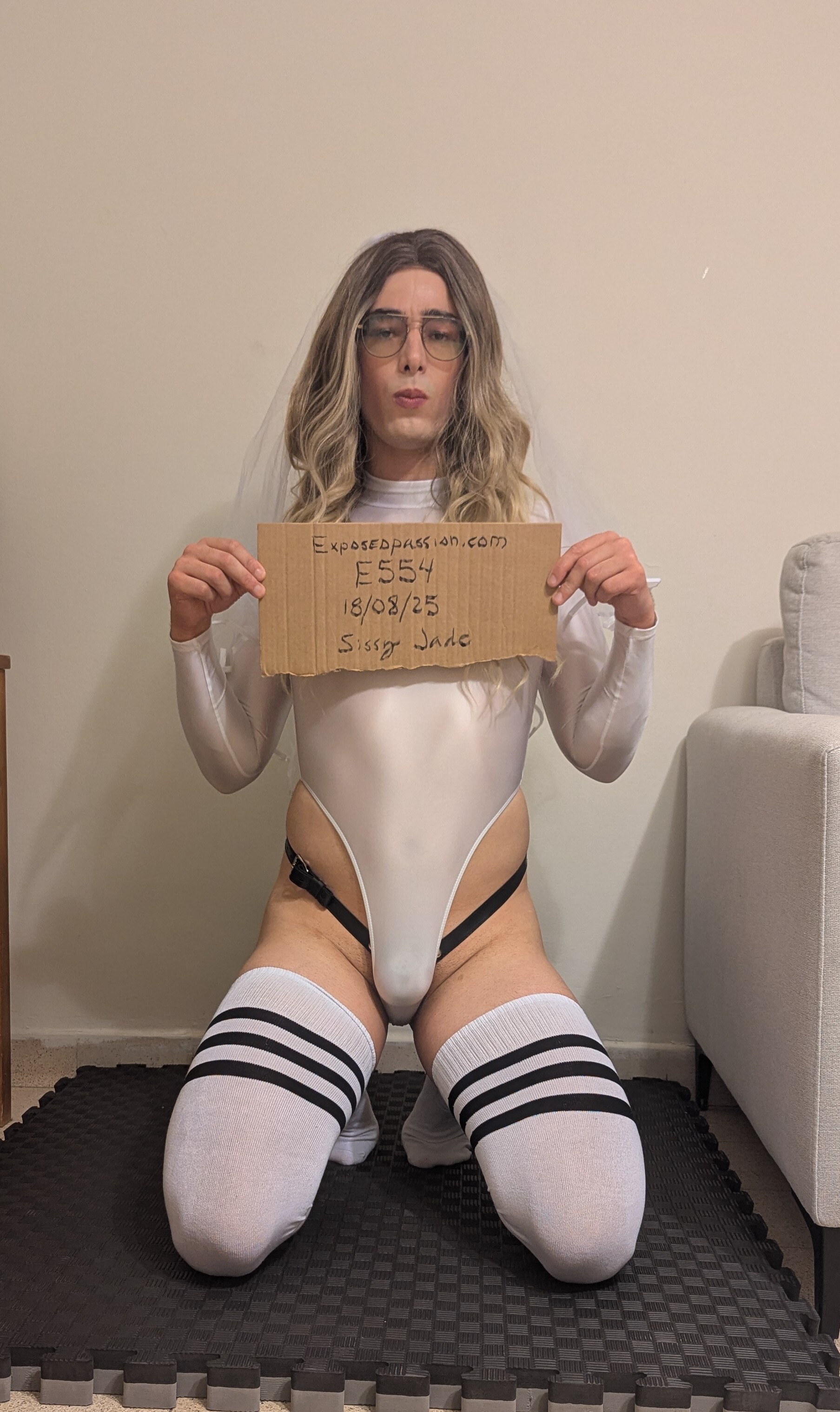 E554 - Sissy jade verification 