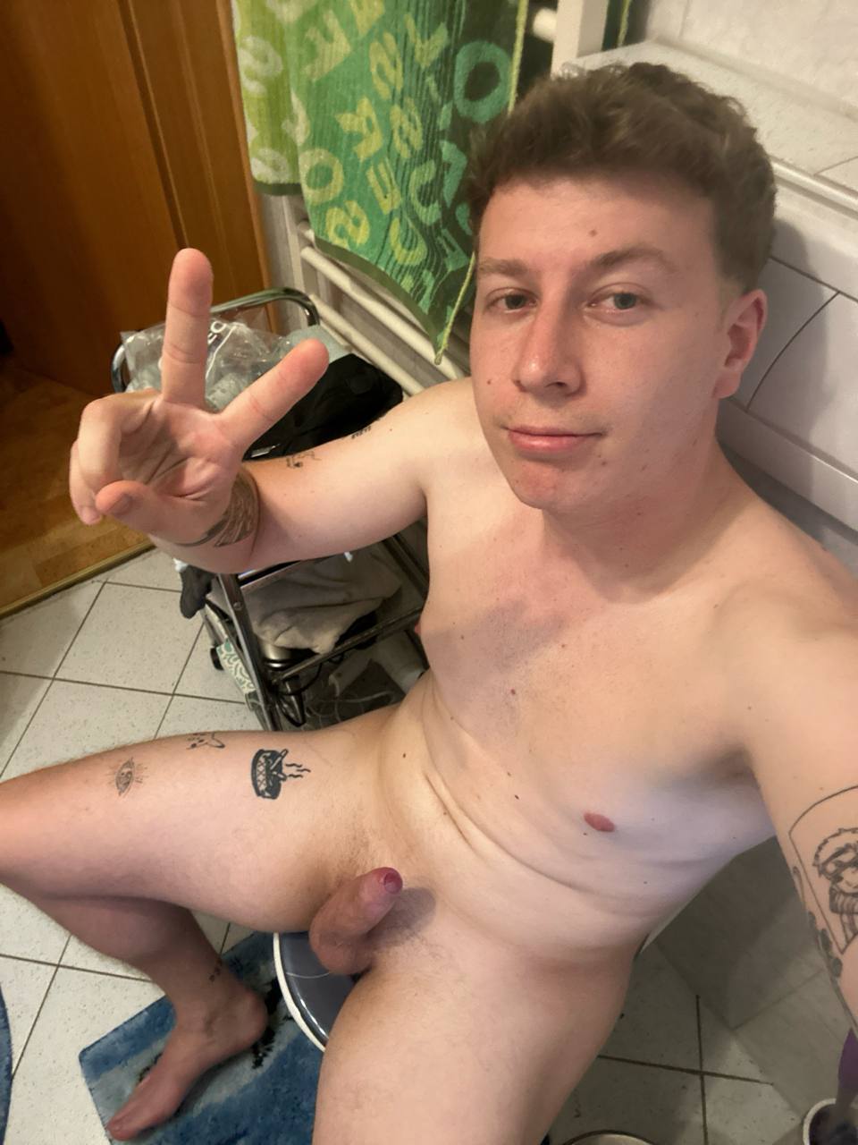 Slave Lukas naked on the toilet ✌️