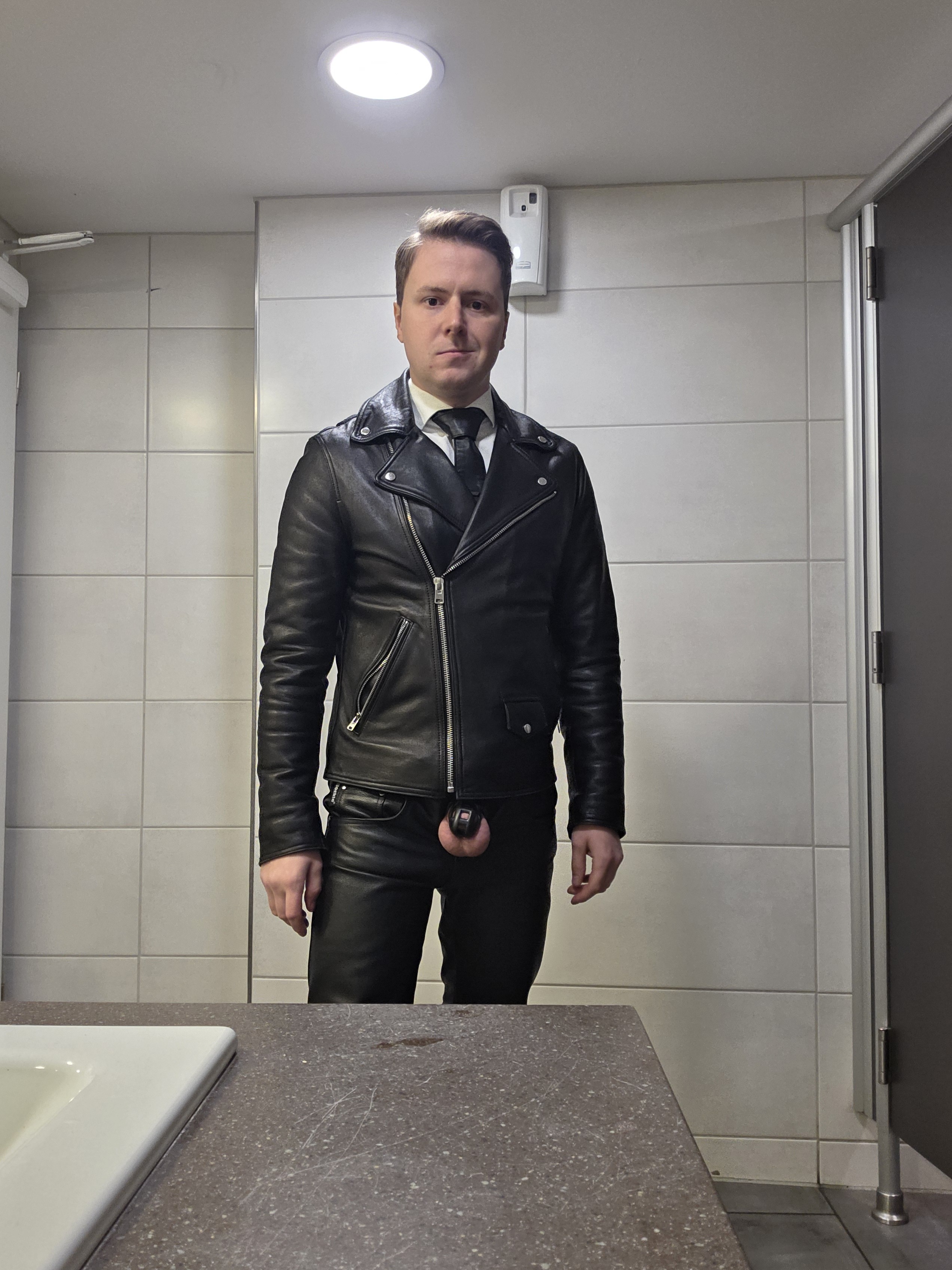 Leather sub risk