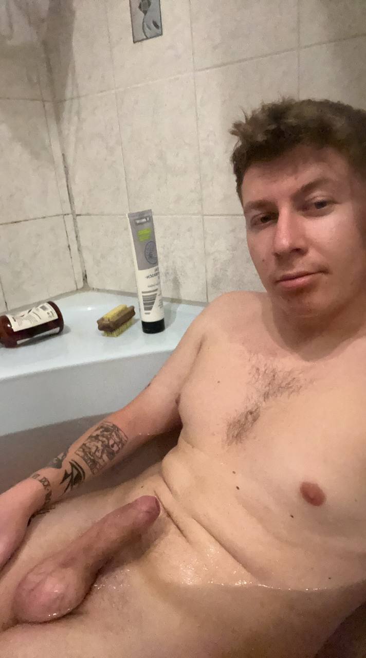 Slave Lukas in the bathtube