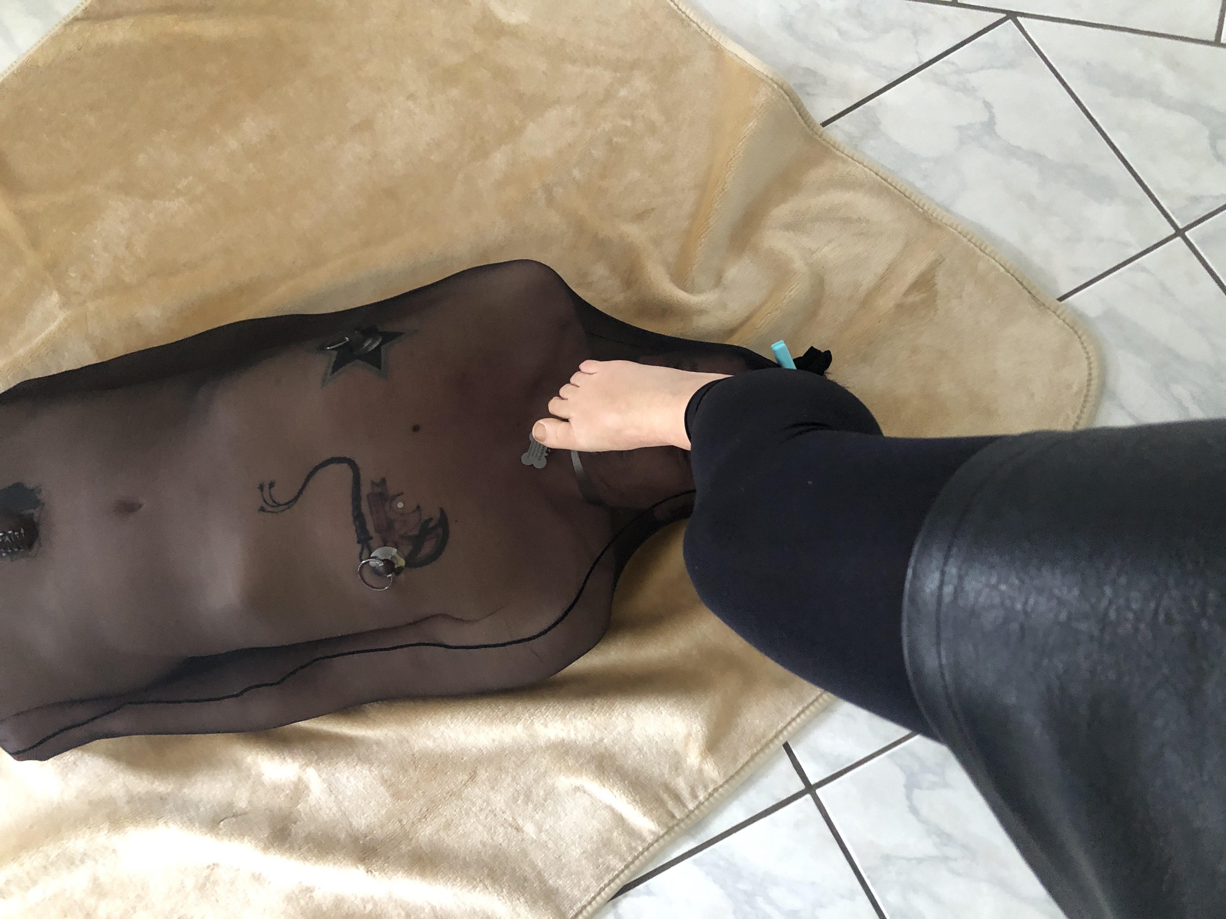Die Fußmatte im Einsatz - Ki(c)k me: mux247
