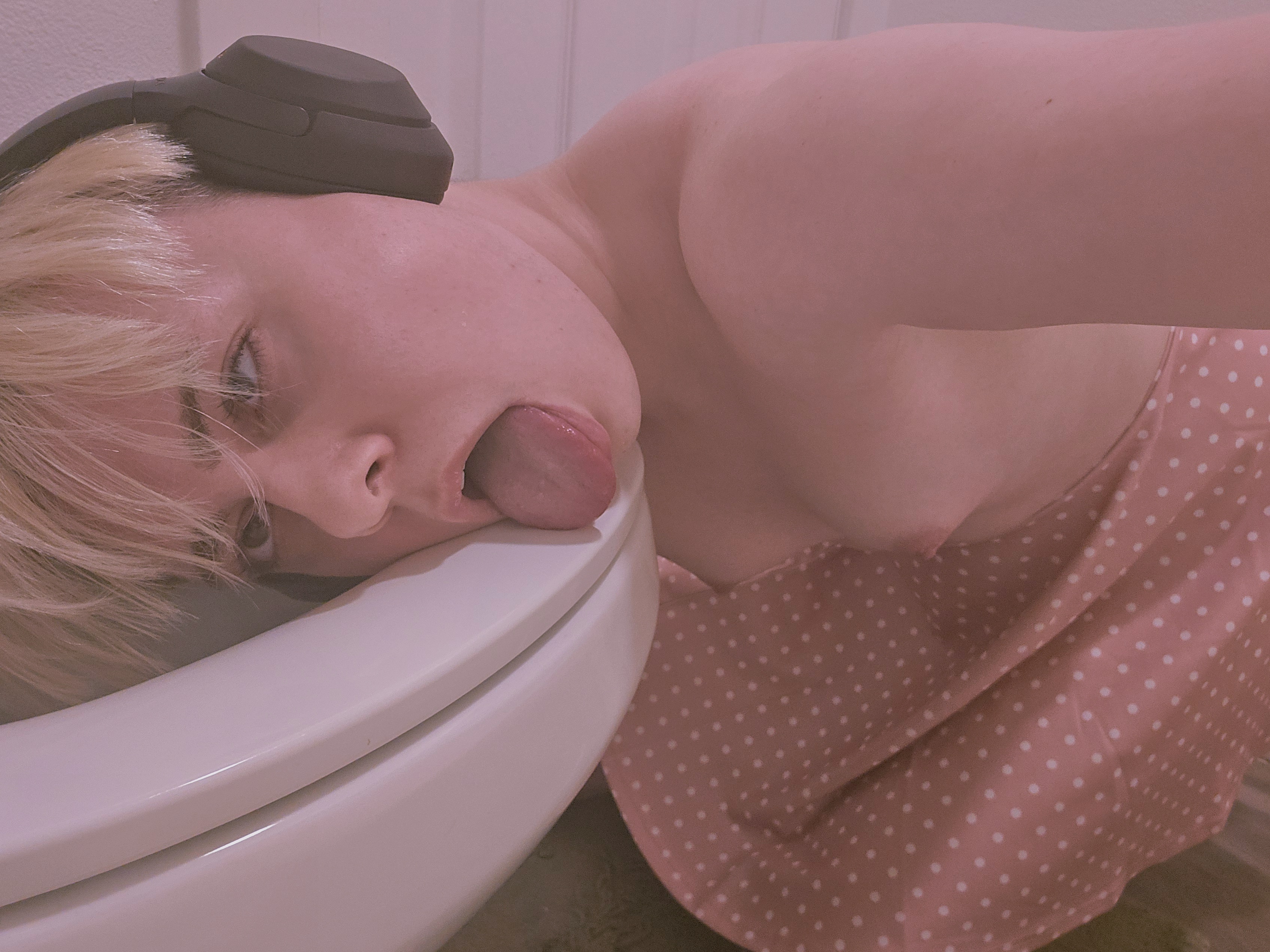Fakeboy Toilet Slut