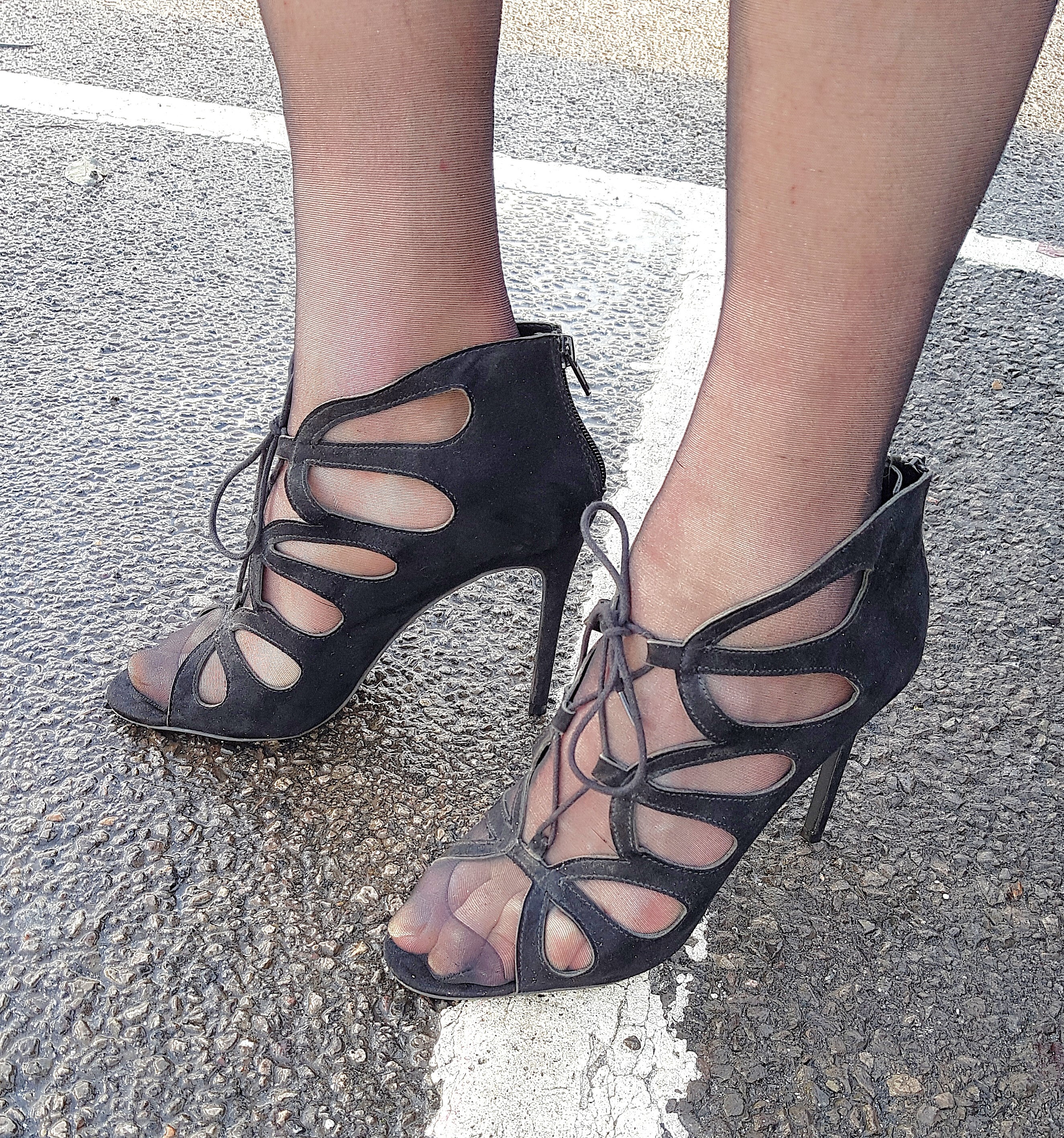 For the fans of heels and feet
