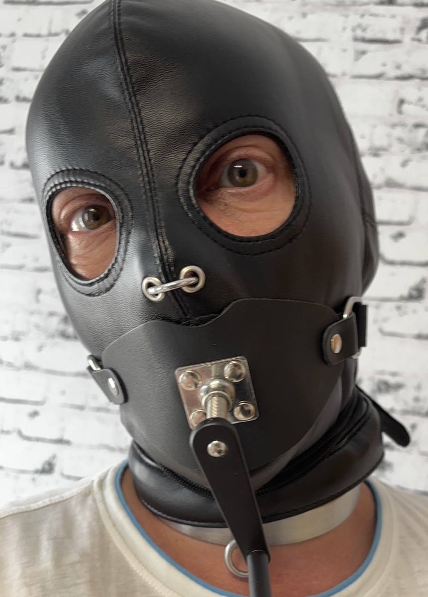 Depersonalisiert und geknebelt - Ki(c)k me: mux247