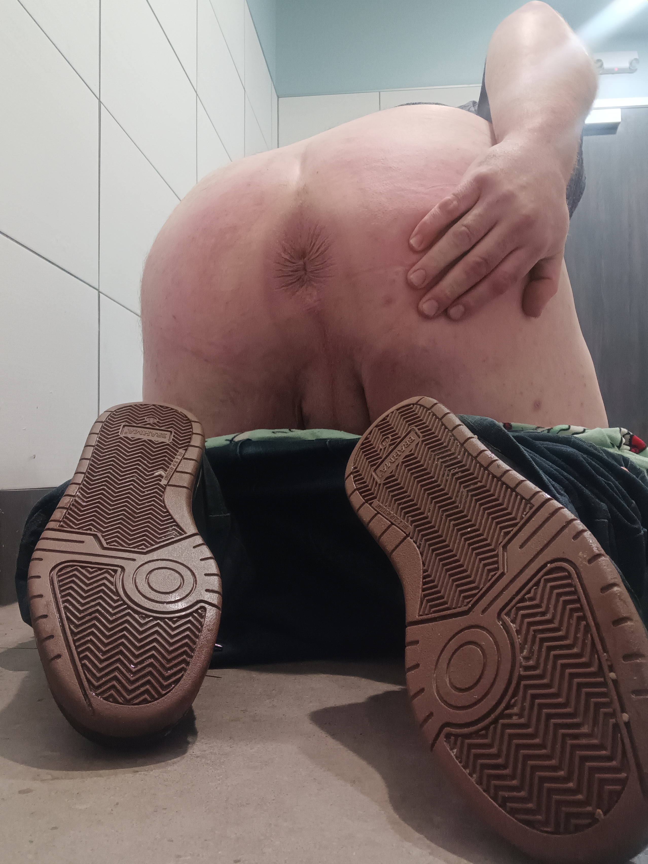 Dhalia's freshly shaved ass