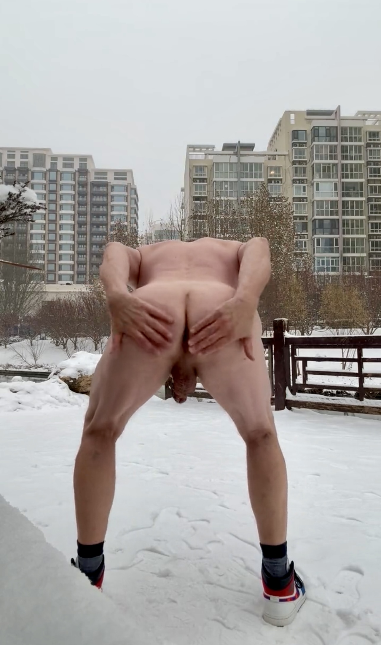 Naked without limits anywhere