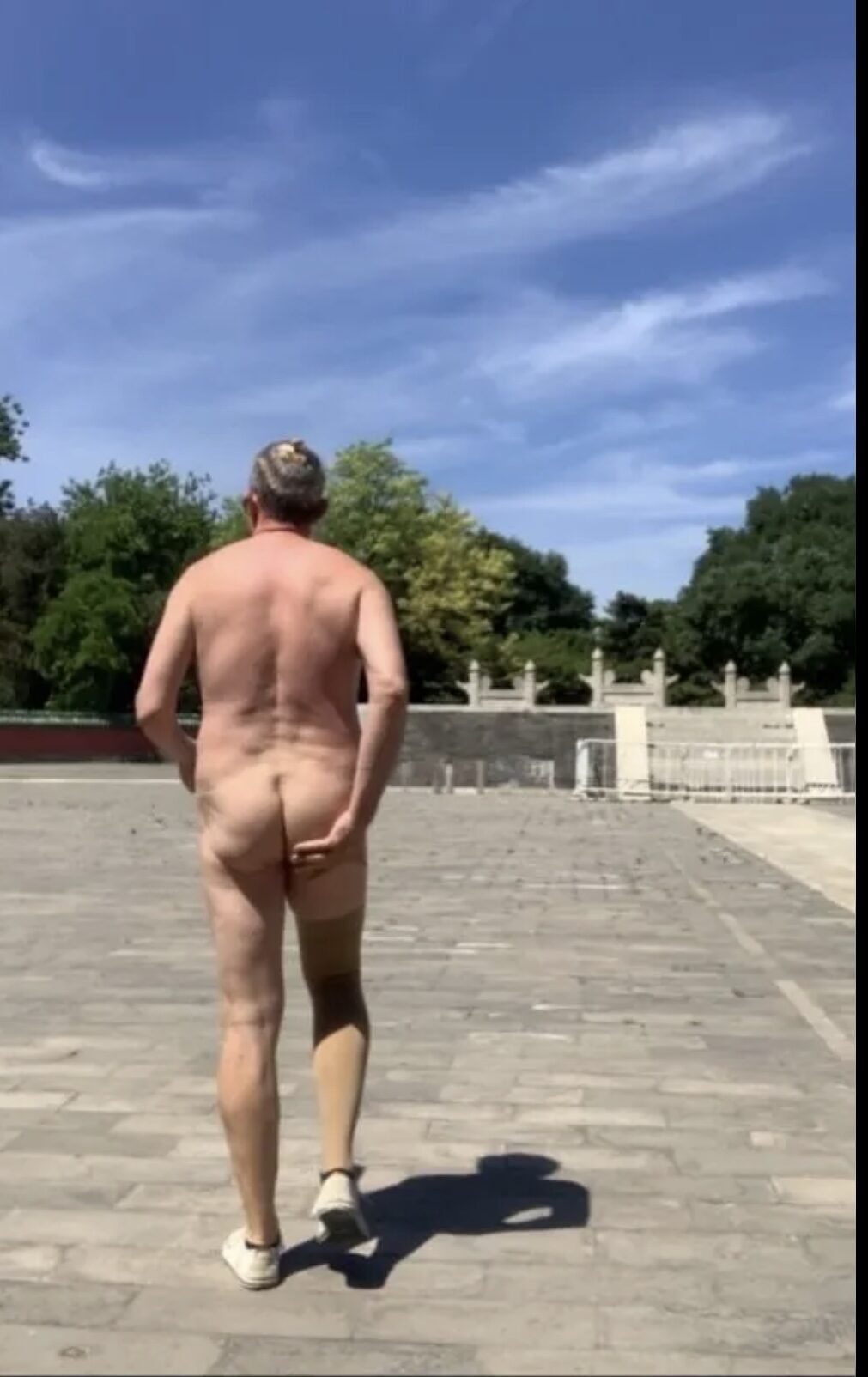 Naked without limits anywhere