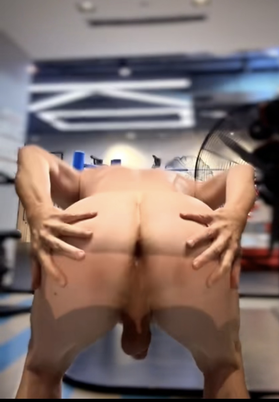 Naked without limits anywhere