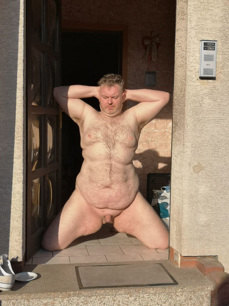 Nude at the door linktree inside