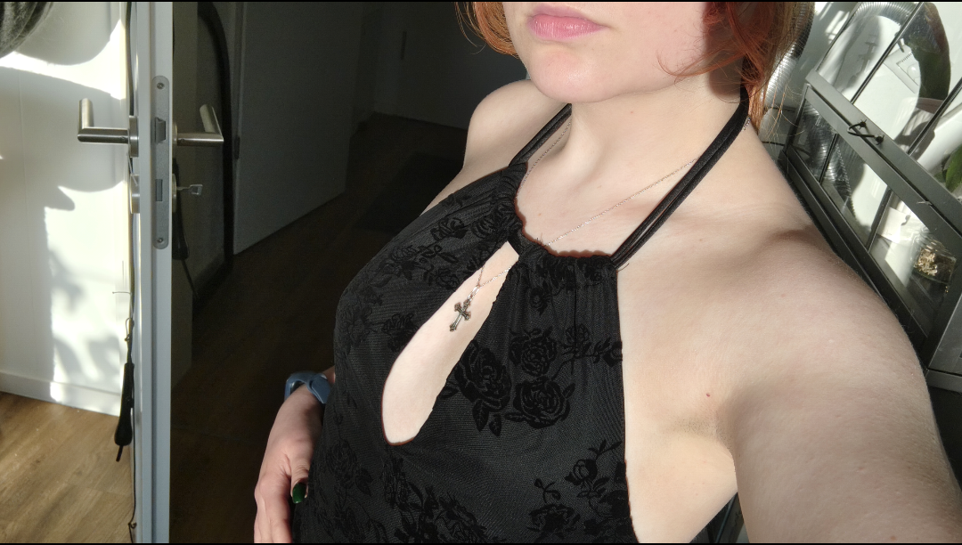Do you like this dress on me? ;)