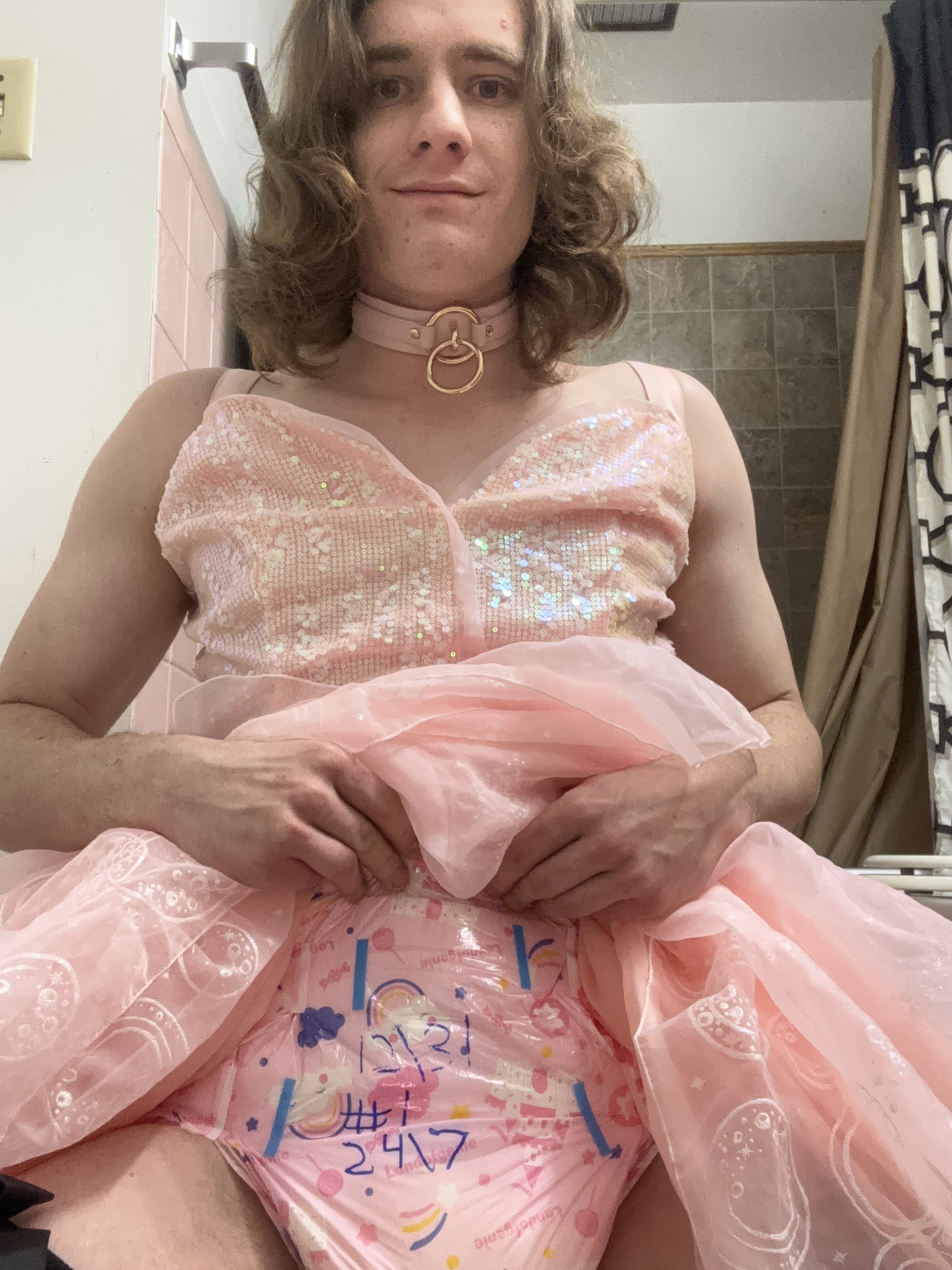 I love my princess dress and diapies 🥺