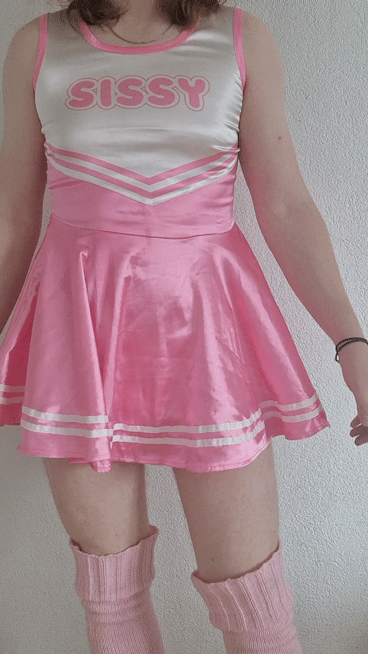Am i cute in this dress ?