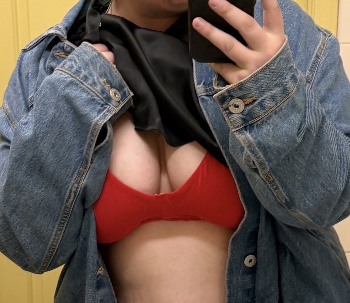 Risky pic in the gas station bathroom