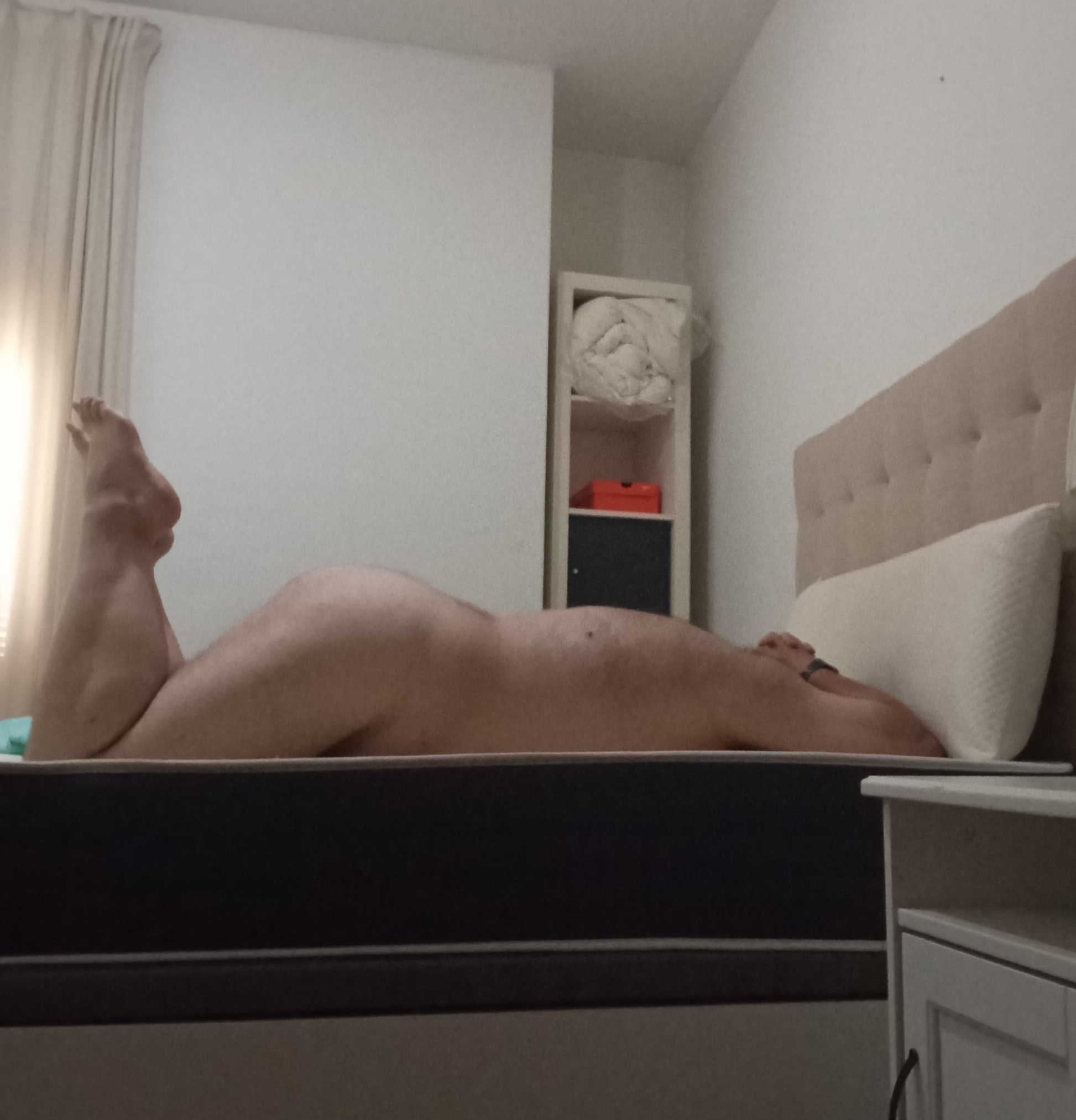 Pose imitation. What do i look?