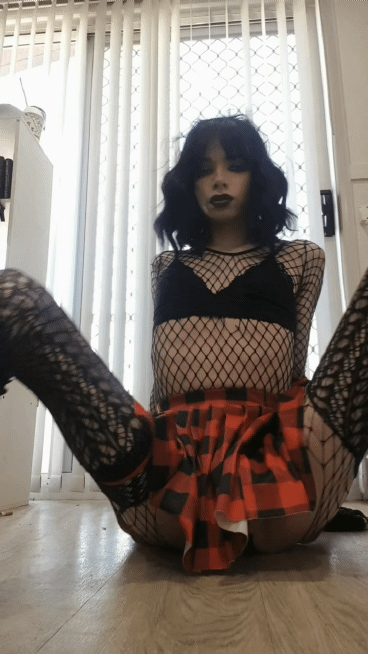 Sissy bethy! Showing the world my caged clitty!