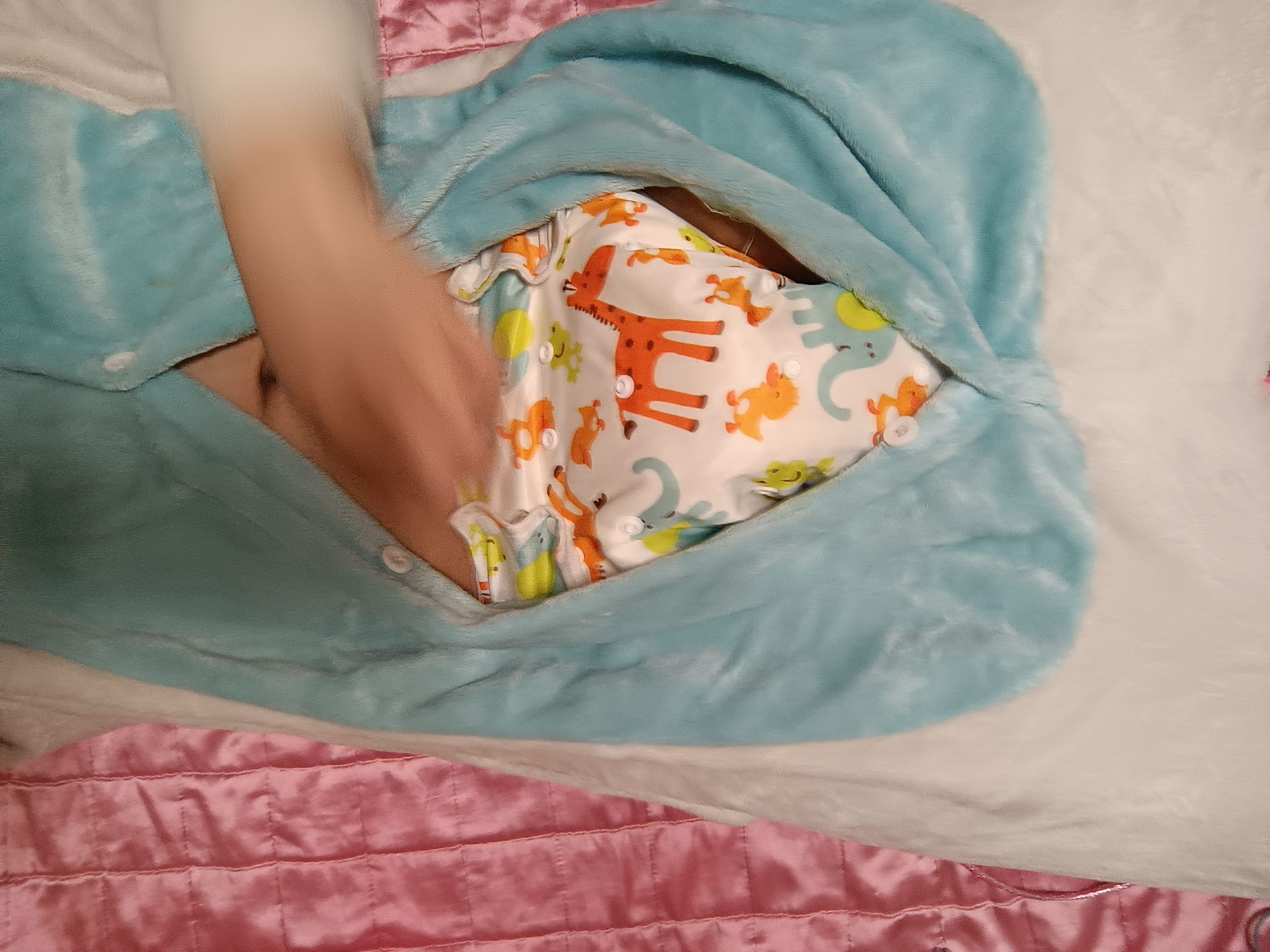 Everyone can see my diapers