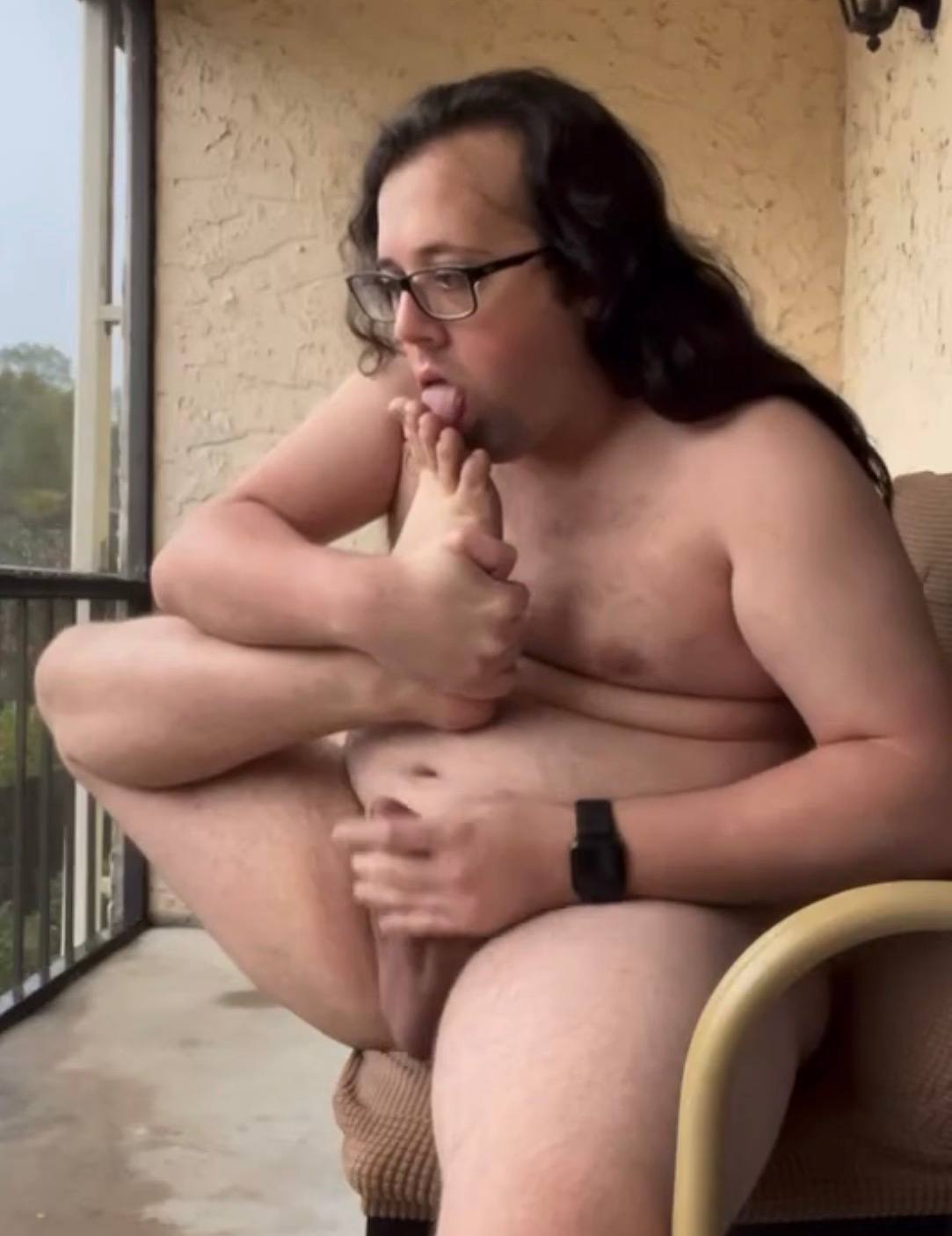 Outside licking toes