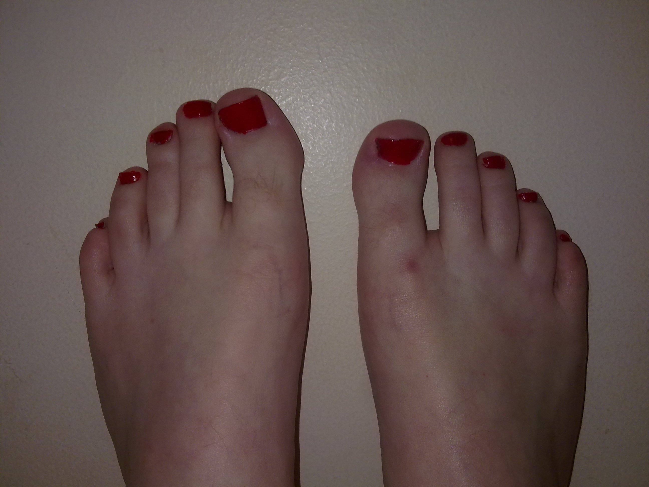 Red Toenails, extend and lock!