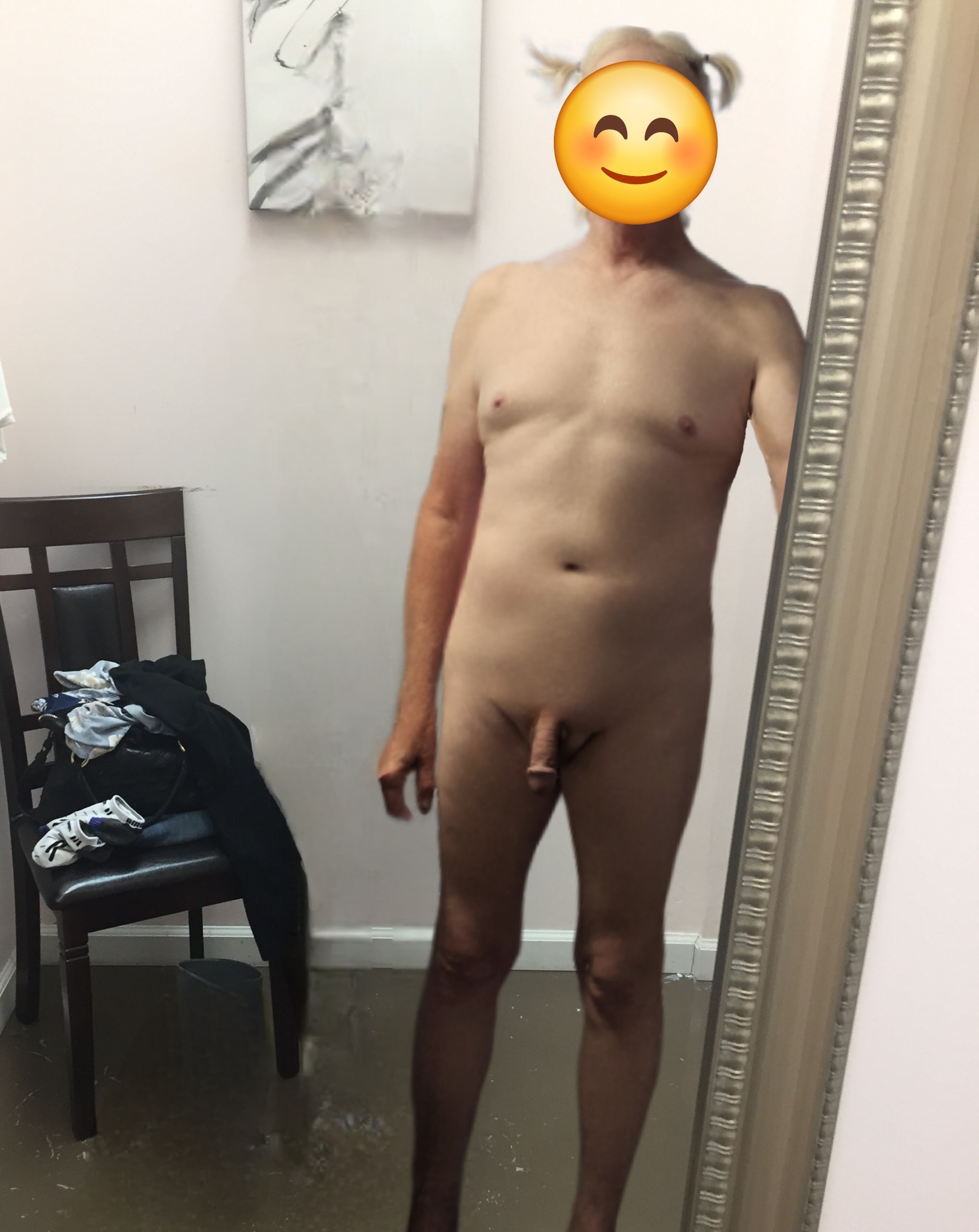 fitting room selfie