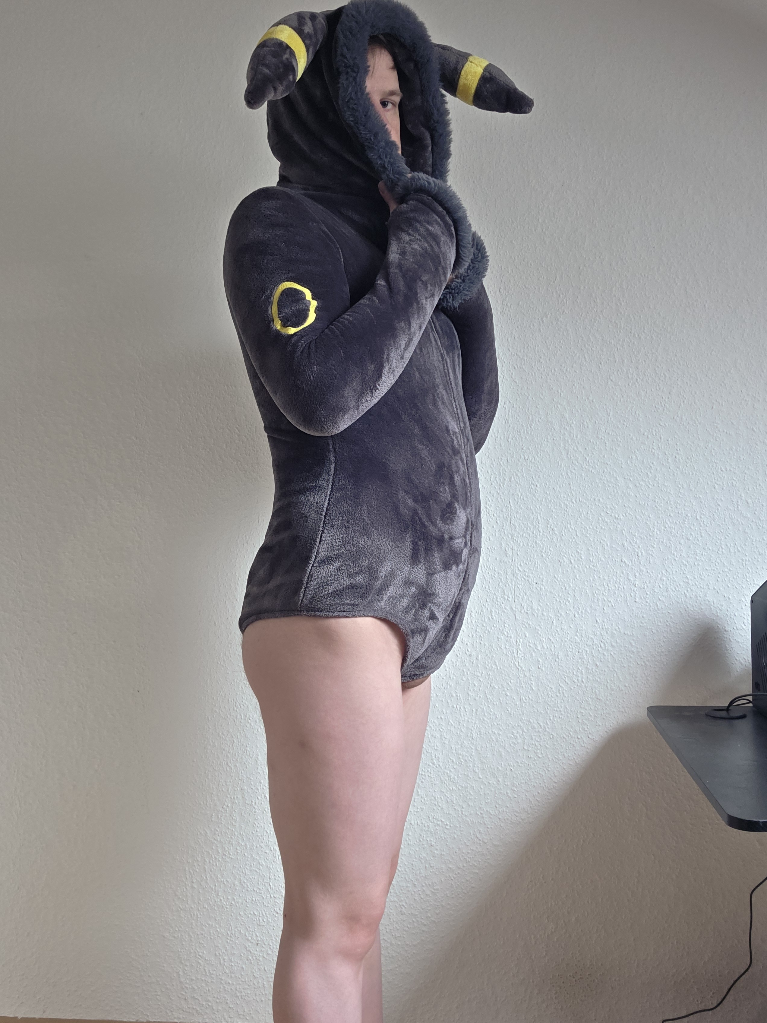 Umbreon Sissy