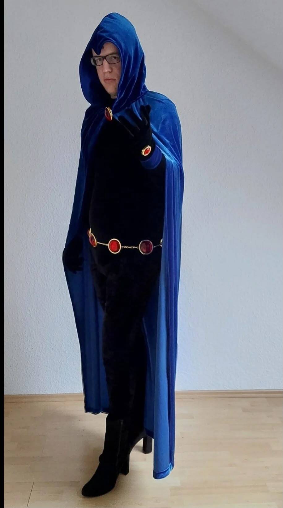 Sissy Raven cosplay