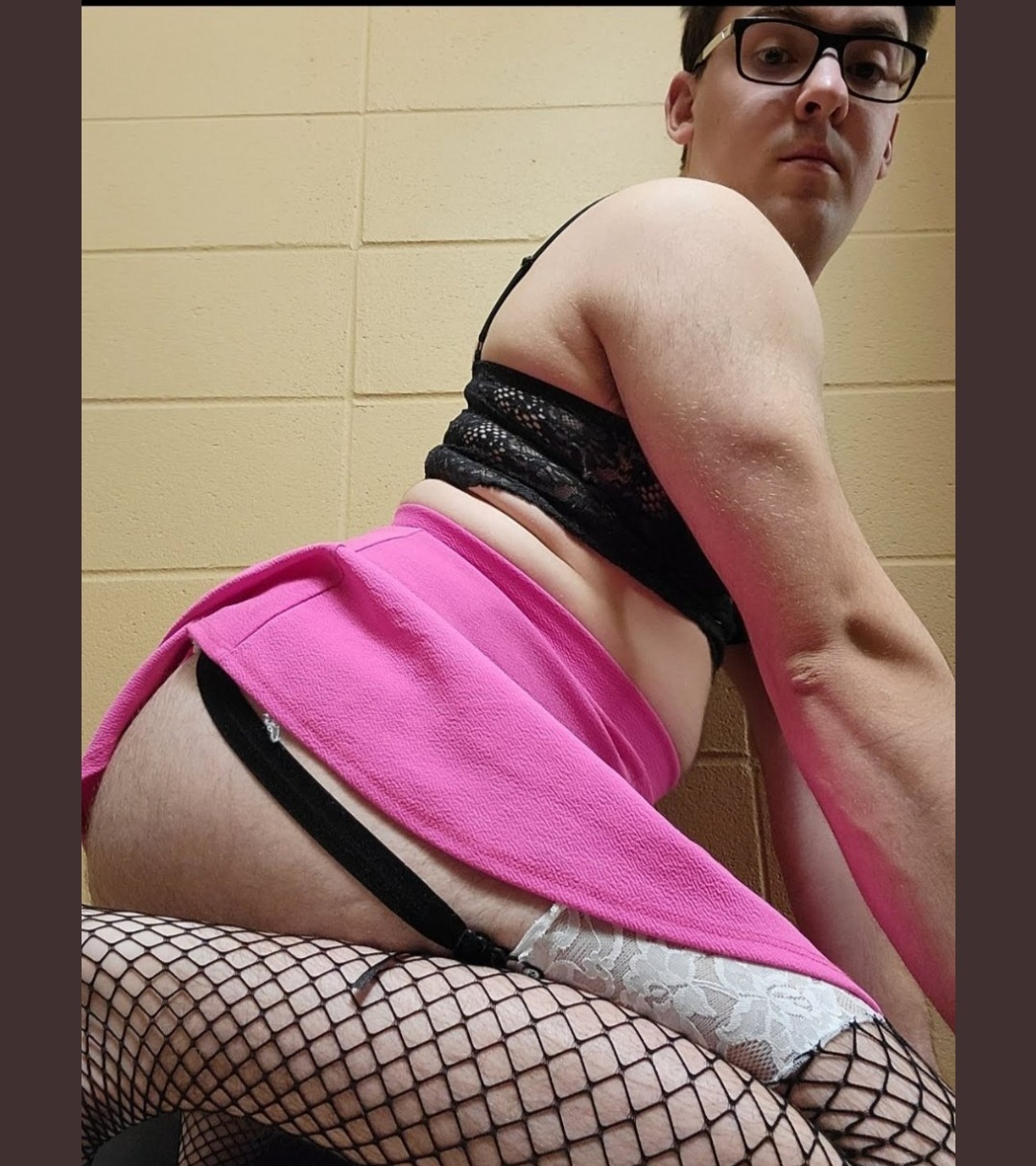 Quick risk sissy nicole 🇨🇦