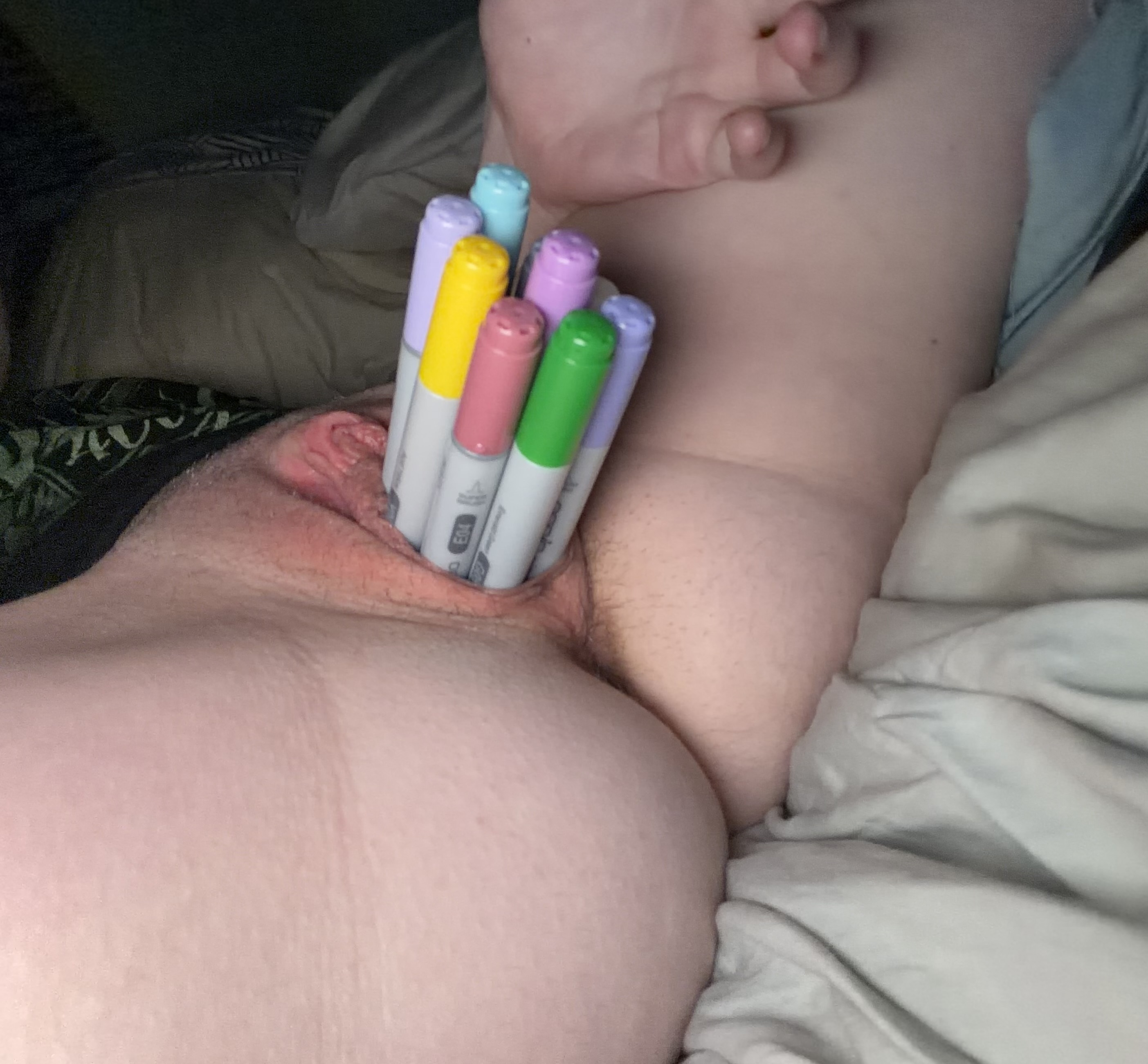 stuffed my pussy with markers