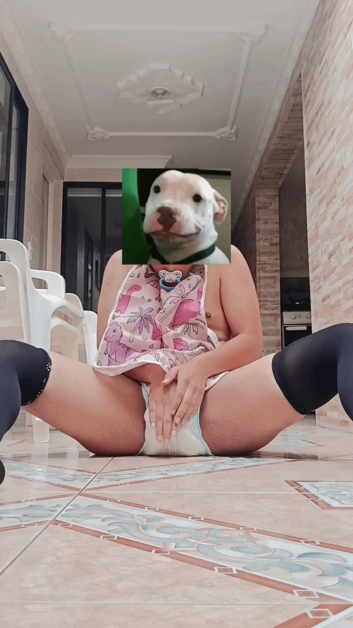 Hehe I wike touching my diapees