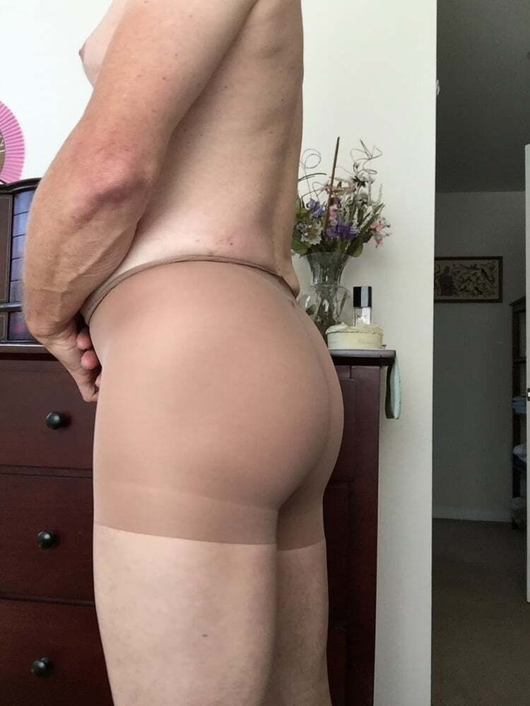 Sissy ass in pantyhose