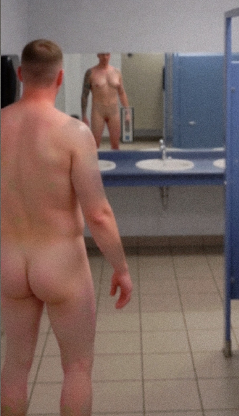 Mensroom Surprise