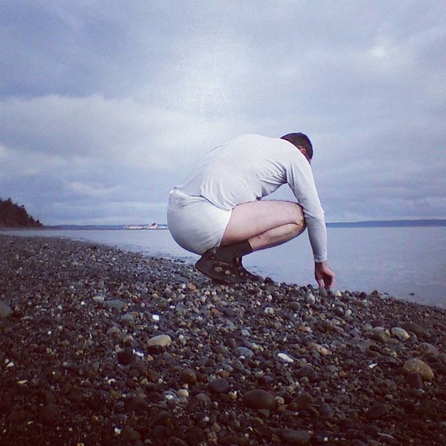 Diaperfag on the shore