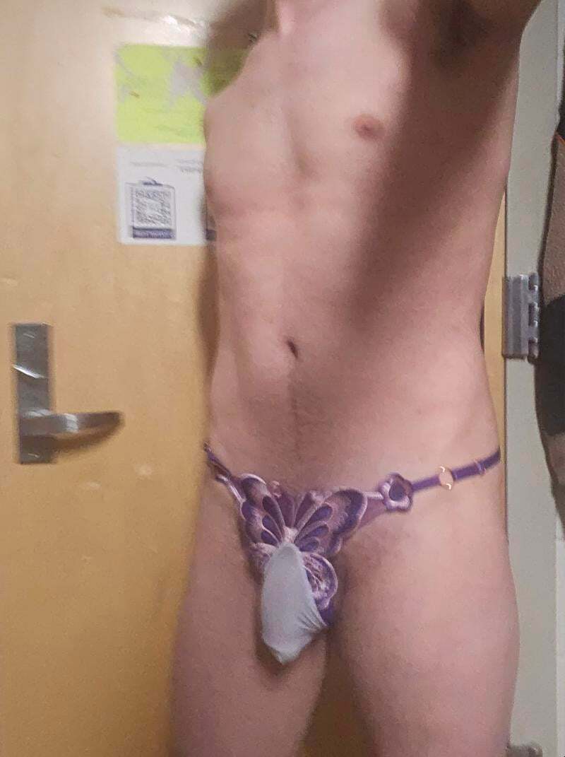 Whiteboi in panties