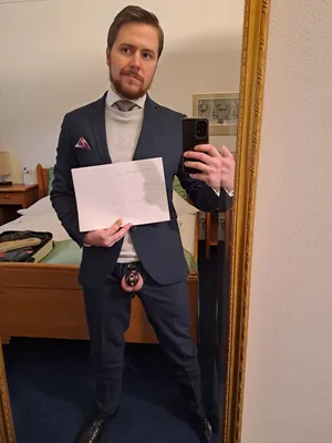 Suit sub repost risk