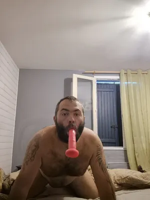 fag thinks no one will see