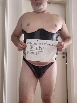 E8A0 - Sissy Christopher slut