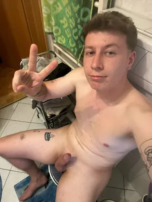 Slave Lukas naked on the toilet ✌️