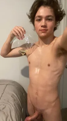 Oiled up for exposure - please save my pics!!!!!!!