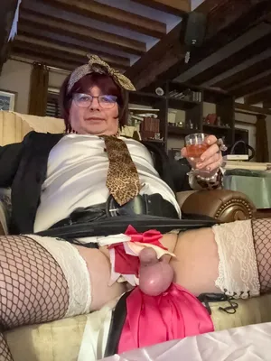 Sissy Ingrid la pute de Tata Zuzette