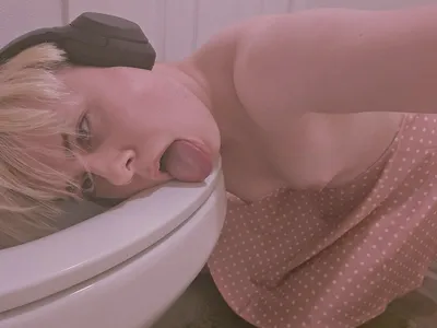 Fakeboy Toilet Slut