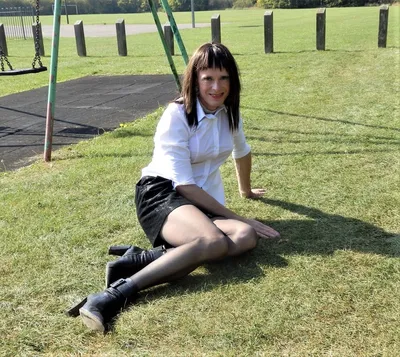 1 min for sissy julieslegs3