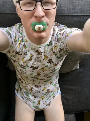 Diaper fag’s pathetic outfit