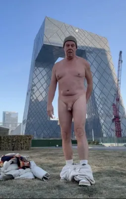 Naked without limits anywhere