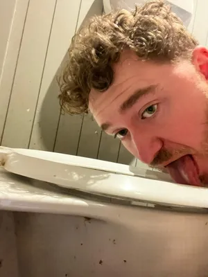 I love worshipping toilets