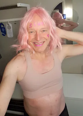 julieslegs3 crop top