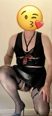 SubLana- kneels for you