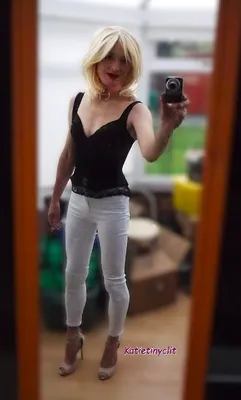Another one in skinny jeans.