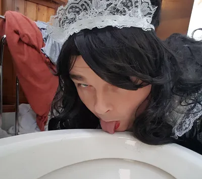 Dumb SW UK Sissy toilet licker in PVC