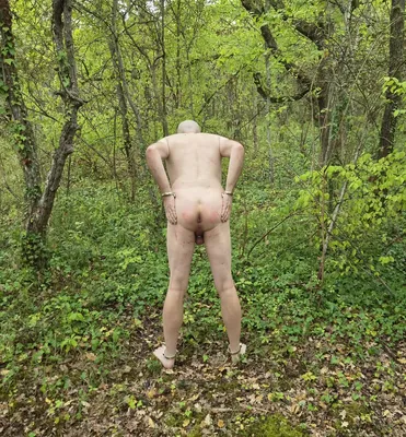 nu en forêt