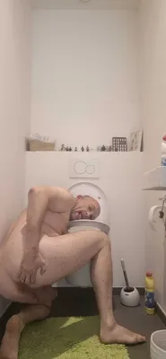 Toilet Slut !